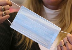 Отново става задължително носенето на маски в лечебни заведения аптеки