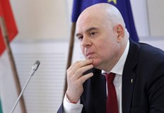 Анализите които направихме на снимките от спалнята на Борисов с