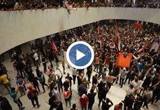 Демонстрантите обявиха седящ протест в парламентаХиляди привърженици на влиятелния иракски