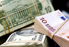 За първи път от 20 години еврото се изравни с