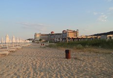Градските плажове на Бургас и Варна са с най евтина сянкаНов