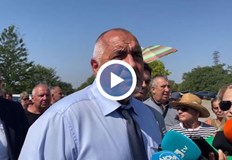 Жалко е че за шест месеца сринаха държавата счупиха всичко