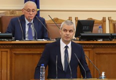 Костадинов изрази несъгласие с решението третият мандат да бъде задържан до средата на август Очевидно този мандат няма да може да бъде осъществен заяви пред журналисти