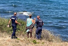 Веднага на място са изпратени екипи на полицията които евакуирали