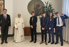 Американският предприемач Илон Мъск се срещна с папа Франциск в