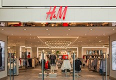 Шведската компания Н amp М Group обяви в понеделник че ще напусне