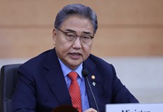 Парк Джин външен министър в южнокорейскoто правителството каза че Северна