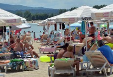 Пристигат от Ереван и ИстанбулБроят на руските туристи продължава да