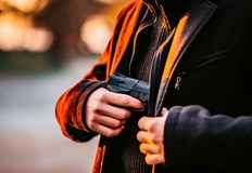 Забранява се да се носят скрити оръжия на обществени места