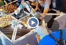 Неприятен инцидент с участието на робот беляза провеждащия се в Москва турнир