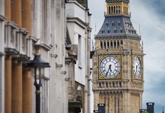 Още петима британски министри подадоха оставкиТака общо 27 министри и