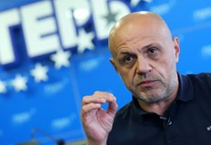 Нито за политиците нито за гражданите изборите са повод за