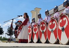 Античен фестивал Назад във вековете възхвала на бялата земя