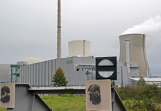 Неправителствени организации заплашват да го съдятПравителството в Берлин е подложено