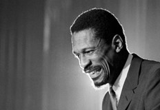 Бил Ръсел играчът с най много титли в историята на Националната