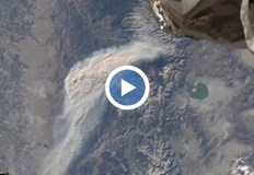 Продължава да бушува големият горски пожар който избухна в петък