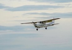 Самоличността на пилота на малкия самолет е установена но се