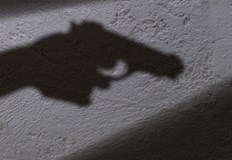 Нападателят е избягал и полицията го издирваЧлен на екипа на