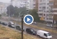 Проливен дъжд се изсипа над град РусеИнтензивният дъжд е придружен с гръмотевична дейност Очакваното