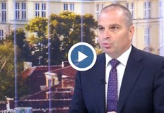 Миналата година тогавашният министър е подписал прекратяване на договорите в които са