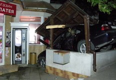 19 годишният шофьор е изгубил контрол над лек автомобил БМВМладеж навлезе с