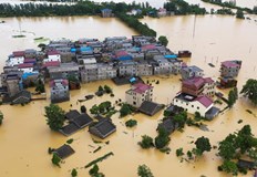 Стотици хиляди в Южен и Централен Китай вече са напуснали