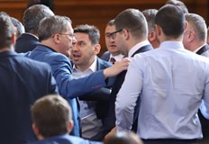 Уви не са нормални временаЧестно казано не виждам как България