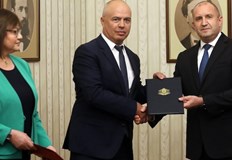 Корнелия Нинова посочи че няма да разговарят с ГЕРБ СДС Възраждане