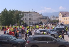 Пътните фирми отново излизат на протестПред Народното събрание недоволните разпъват