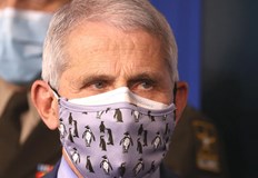 Въпреки че е напълно ваксиниран и два пъти бустиран Фаучи