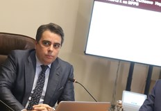 Вчера експертите се събраха в парламента за да обсъдят ясни