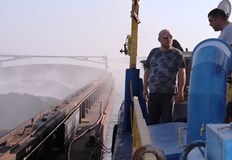 Разтовариха секцията с метал която бе част от конвоя състоящ