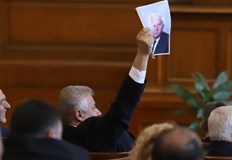 Депутатите запазиха изискването срокът за внасяне на номинациите да бъде