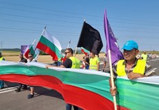 Пътния възел Белокопитово на автомагистрала АМ Хемус бе блокиран за около