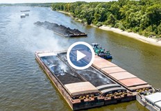 Очаква се днес да пристигне плаващ кран който да разтоварва