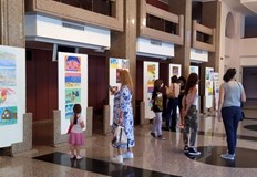 Изложбата е на художниците от Клуб Палитра към Общинския младежки домВчера