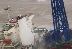 Двайсет и седем моряци са в неизвестност след като инженерен