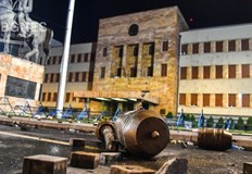 Протестиращите провокираха полицаите обръщайки се към тях с Бугари Бугари Съборени