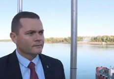 Баржата продължава да тлее вятърът тази сутрин обаче не е