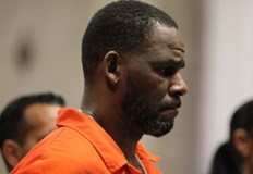 Адвокат на жените бе Глория Олред която защитаваше целунатата от