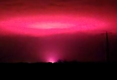 Светлината се появява късно през нощта и предизвиква истинско недоумение