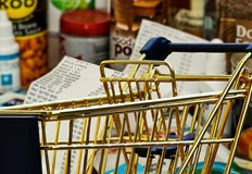 За година най много се е увеличила цената на олиотоОсновните хранителни