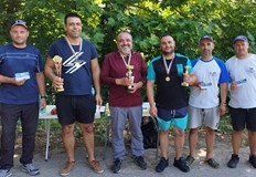 В състезанието се включиха 24 участници които ловиха амур шаран каракуда