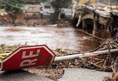 Те са били затрупани в автомобила си пътувайки за мината