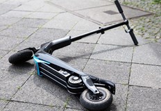 Дете е с комоцио след падане с електрическа тротинетка в