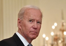 В проучването на CNBC американците се чувстват смазани под тежестта