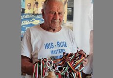 В чест на своя 90 годишен юбилей най възрастният русенски плувец ветеран Тодор Керчев Паная