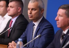 Представители на управляващата коалиция са се свързвали с трима от