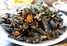 Богати са на протеини има приятен сладникав вкус и лесно