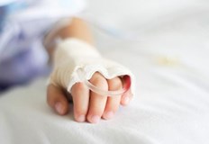 Състоянието на 3 годишното дете което падна от тераса на третия